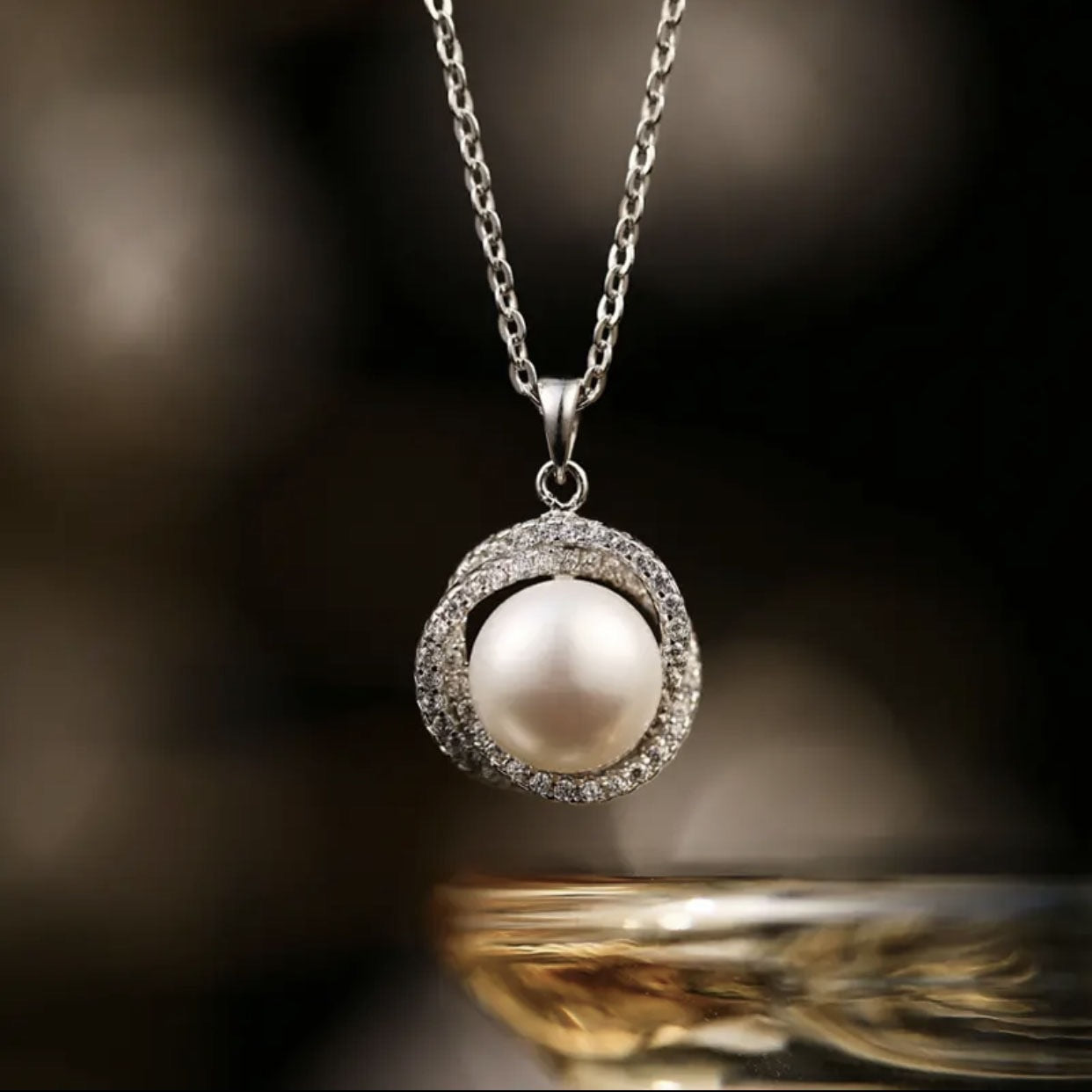 Luxury Minimalist Geometric Pearl Pendant Necklace for Women in Titanium Steel with Copper Inlay and Rhinestone Accents on O-Chain
