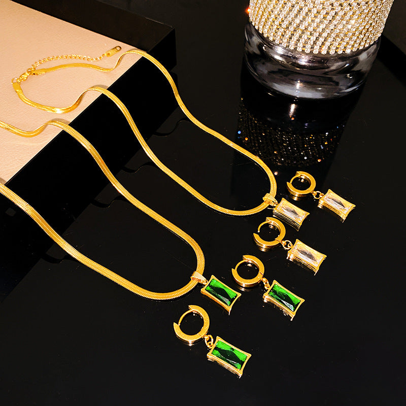 Sweet Gold Plated Geometric Titanium Steel Necklace with Emerald and Rhinestone Inlay for Unisex