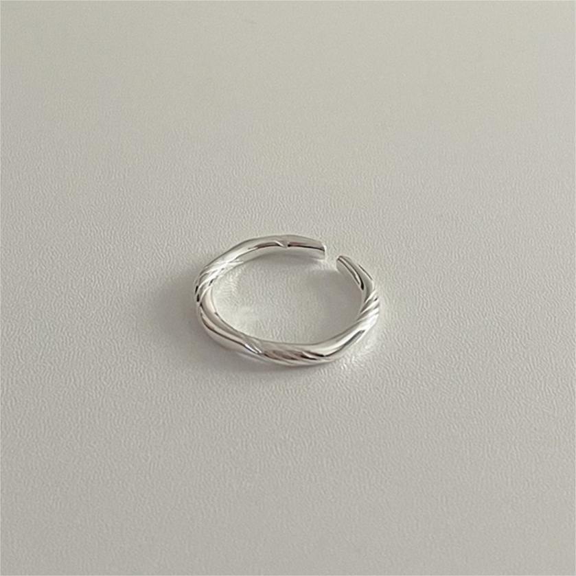 Minimalist Heart-Shaped 925 Sterling Silver Twisted Wire Ring with Beveled Geometric Facets for Women