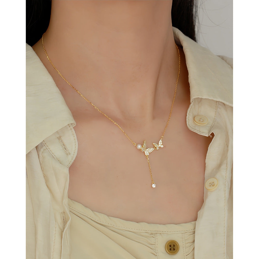 Elegante collana a farfalla in argento sterling 925 con zirconi cubici e nappe di perle a catena forzata da donna