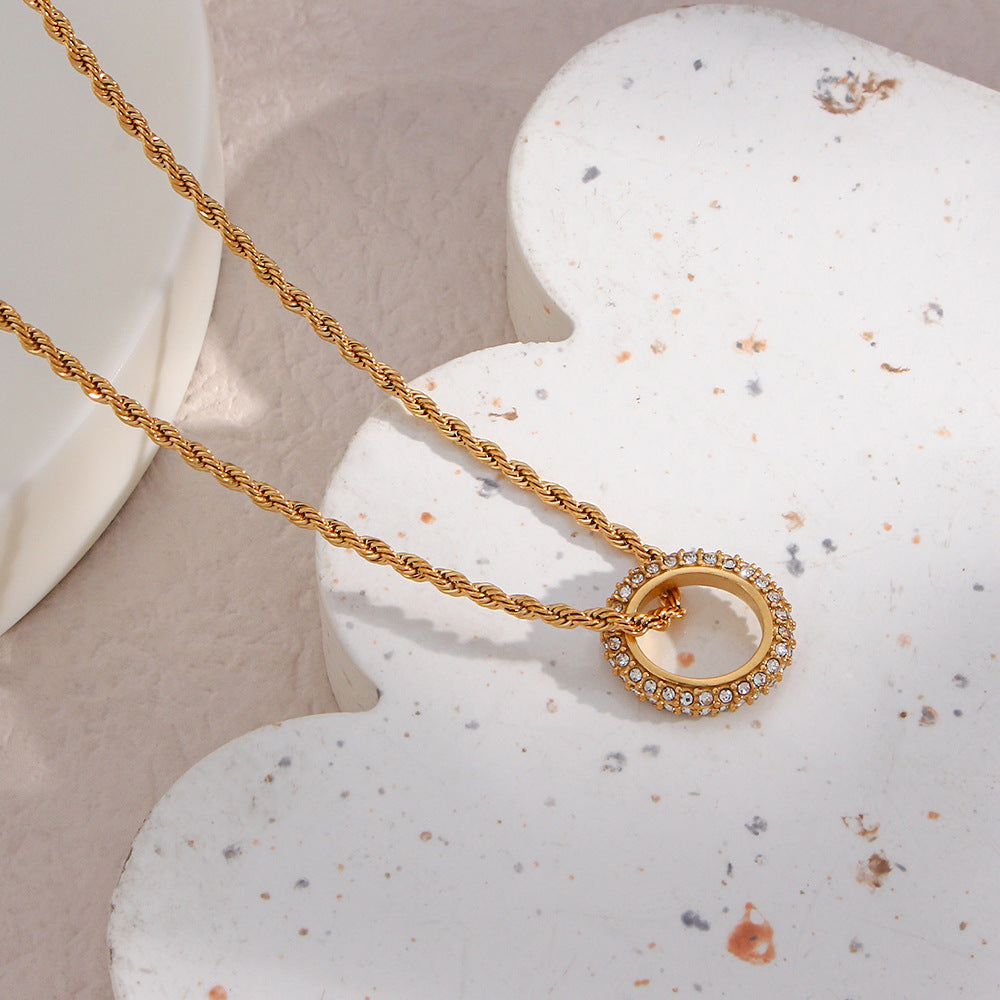 Fashionable Geometric Round Circle Pendant Necklace in Stainless Steel with Plated Finish and Twisted Chain for Women