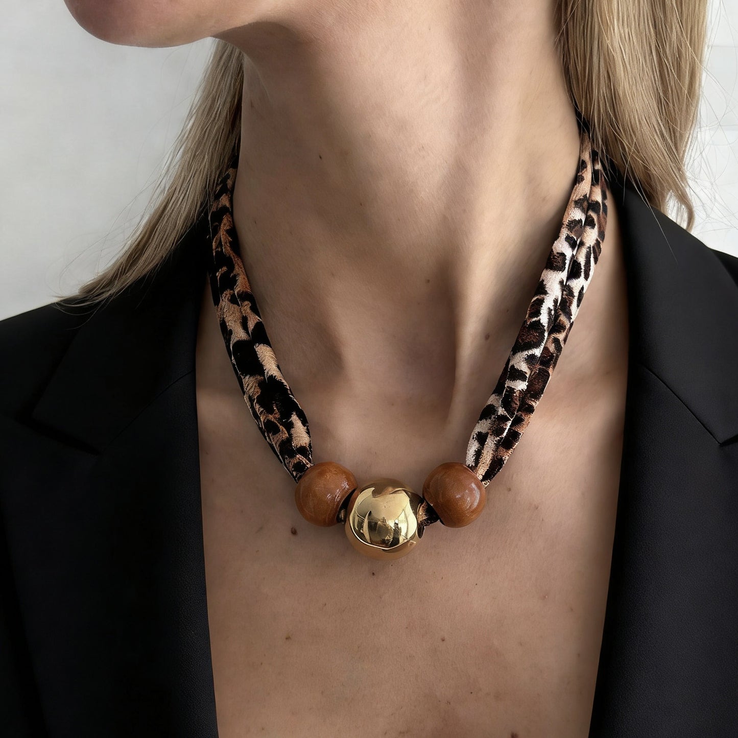 Vintage Leopard Print Resin Heart Pendant Necklace with Pearl and Alloy Details for Women