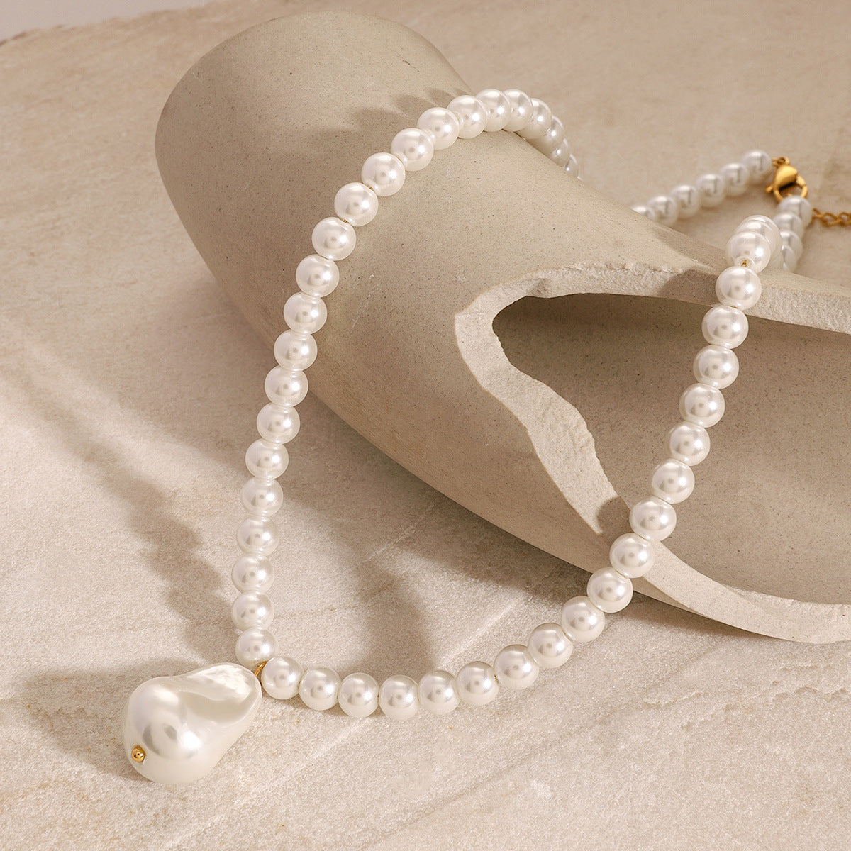 Collana da donna vintage minimalista girocollo in acciaio inossidabile con strass intarsiati e catena di perle