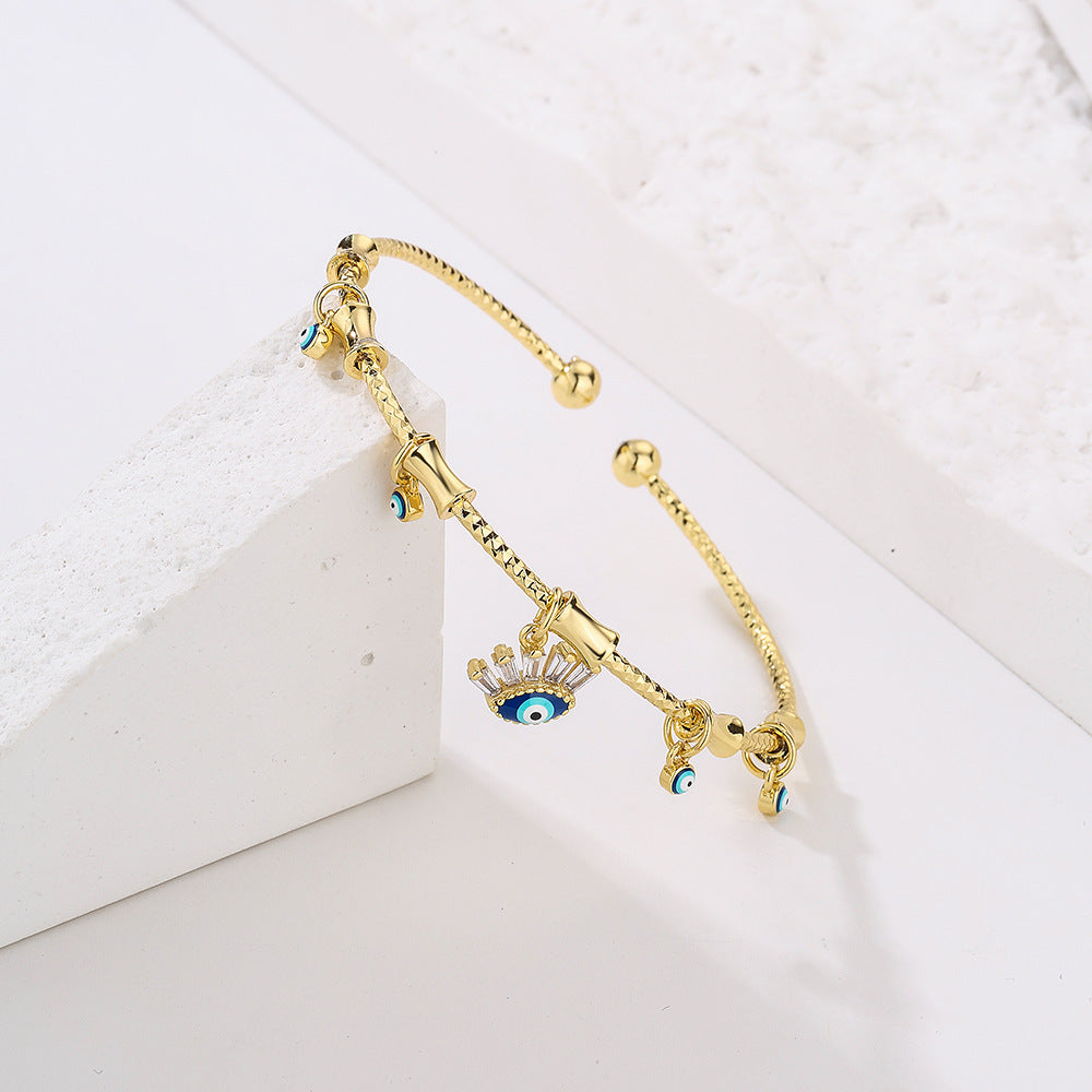 Bracciale Minimalista da Donna con Ciondolo a Mano Occhio di Allah Irregolare in Rame Placcato Oro 18K e Intarsio di Zirconi