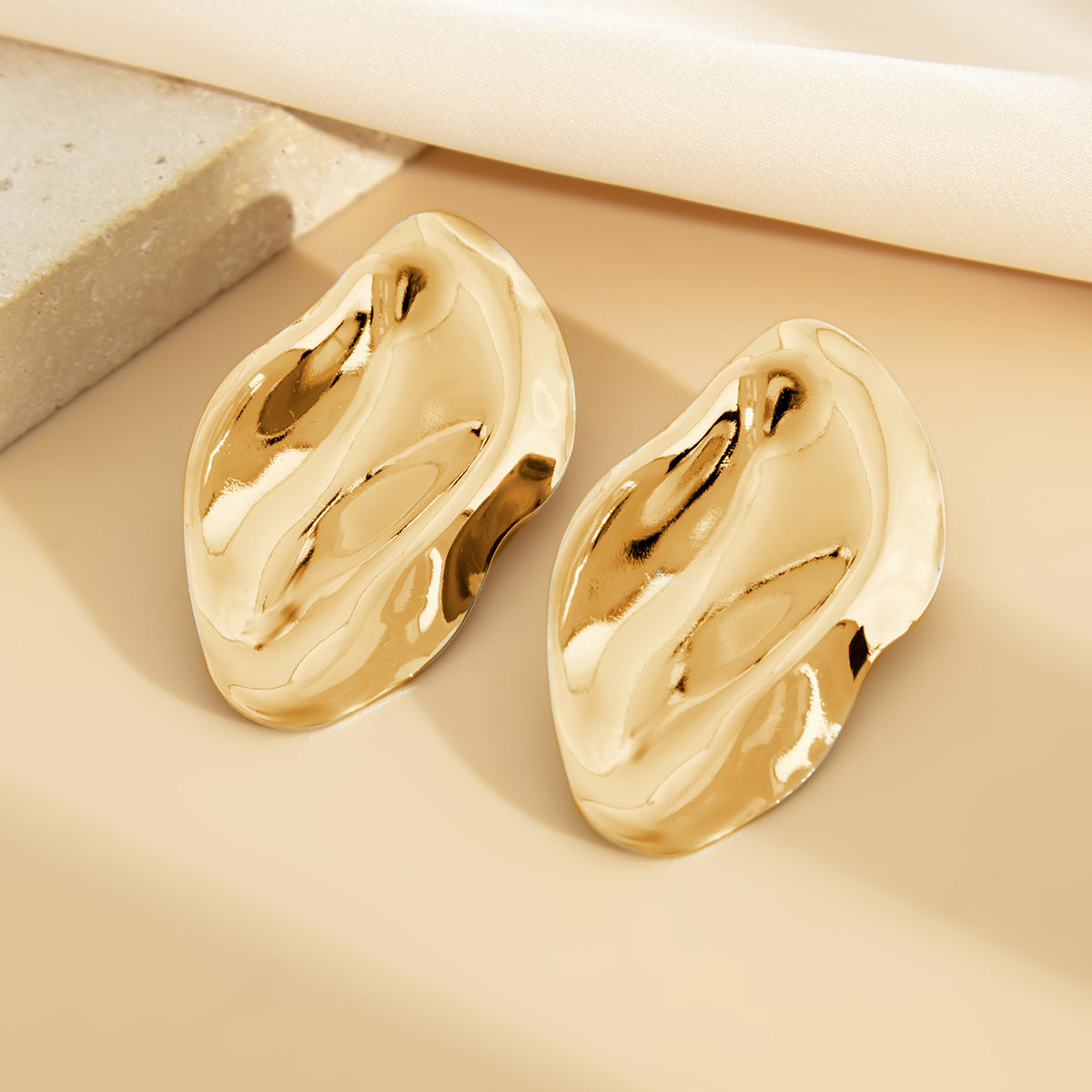 Minimalist Geometric Round Polished Alloy Stud Earrings with Irregular Wave Texture for Women