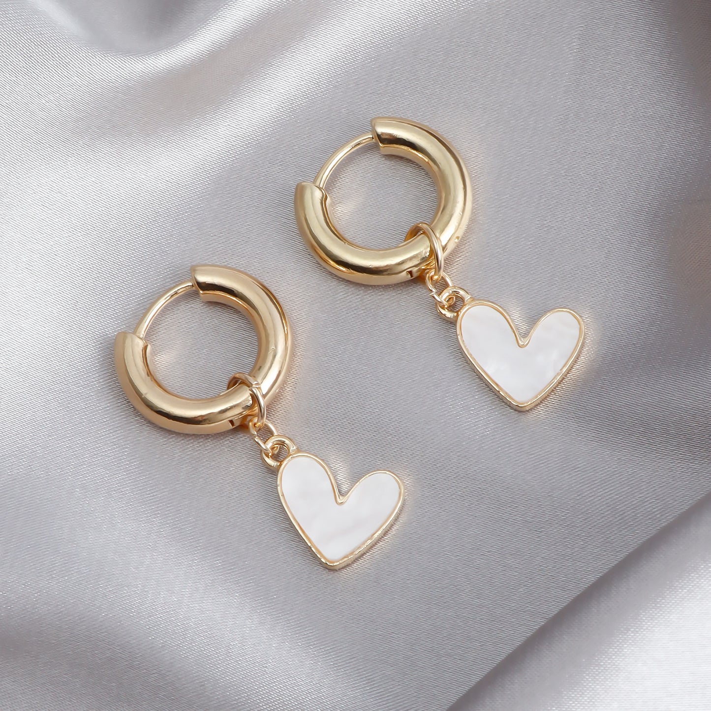 Minimalist Geometric Heart-Shaped Mother-of-Pearl Pendant Hoop Earrings for Women with Plated Metal Finish