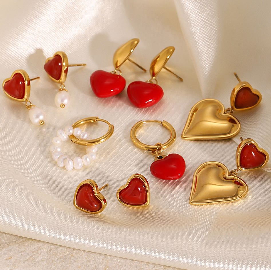 Orecchini minimalisti in acciaio inossidabile smaltato a forma di cuore con perle per donna