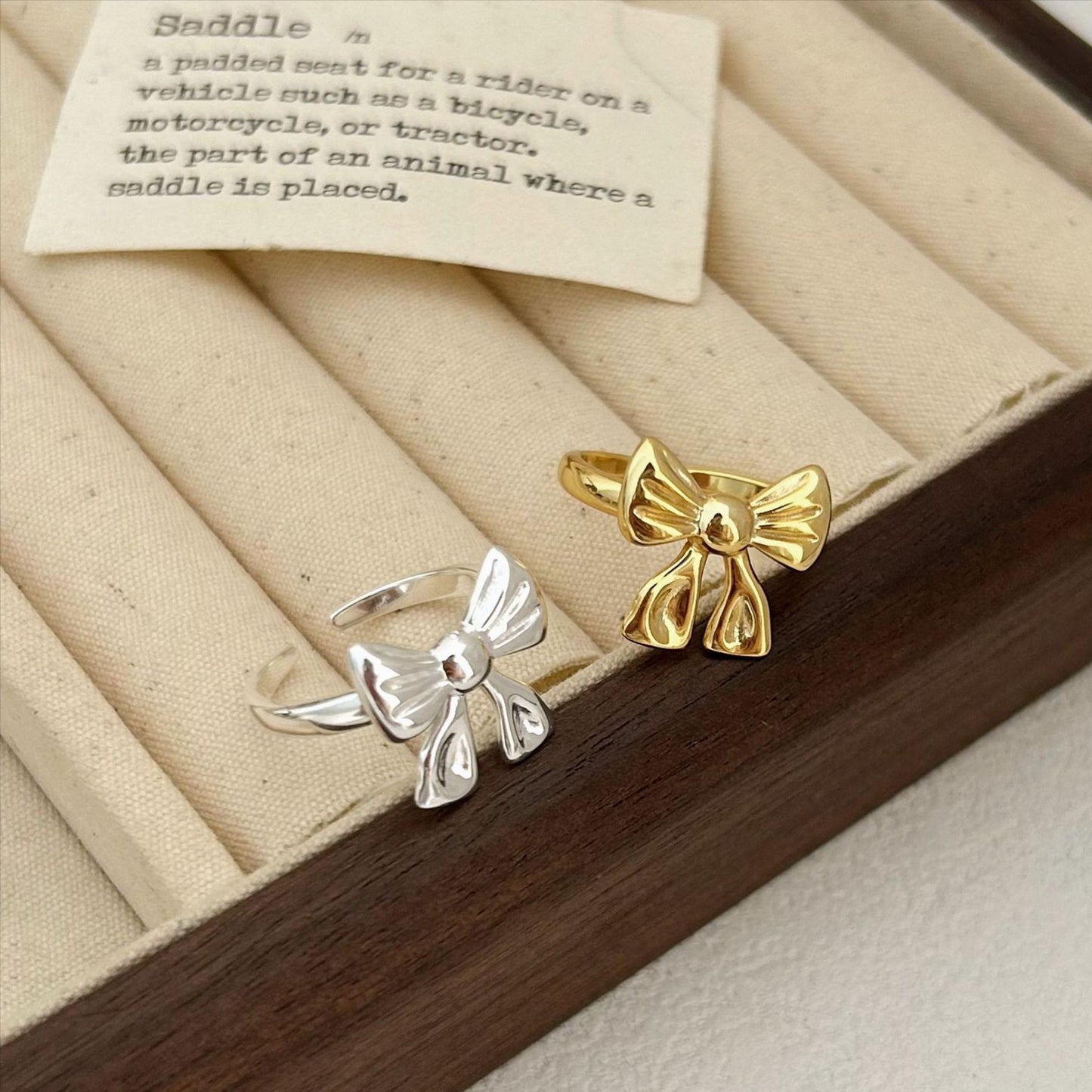 Anello Minimalista con Fiocco in Argento Sterling 925 da Donna con Finitura Placcata