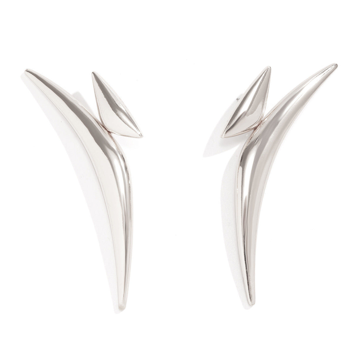 Aretes geométricos triangulares exagerados de tubo doblado para mujer, aretes de tuerca minimalistas de aleación electrochapada.