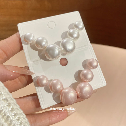 Pendientes de botón redondos de perlas minimalistas y elegantes con postes de acero chapado para mujer, joyería chic para uso diario en la oficina