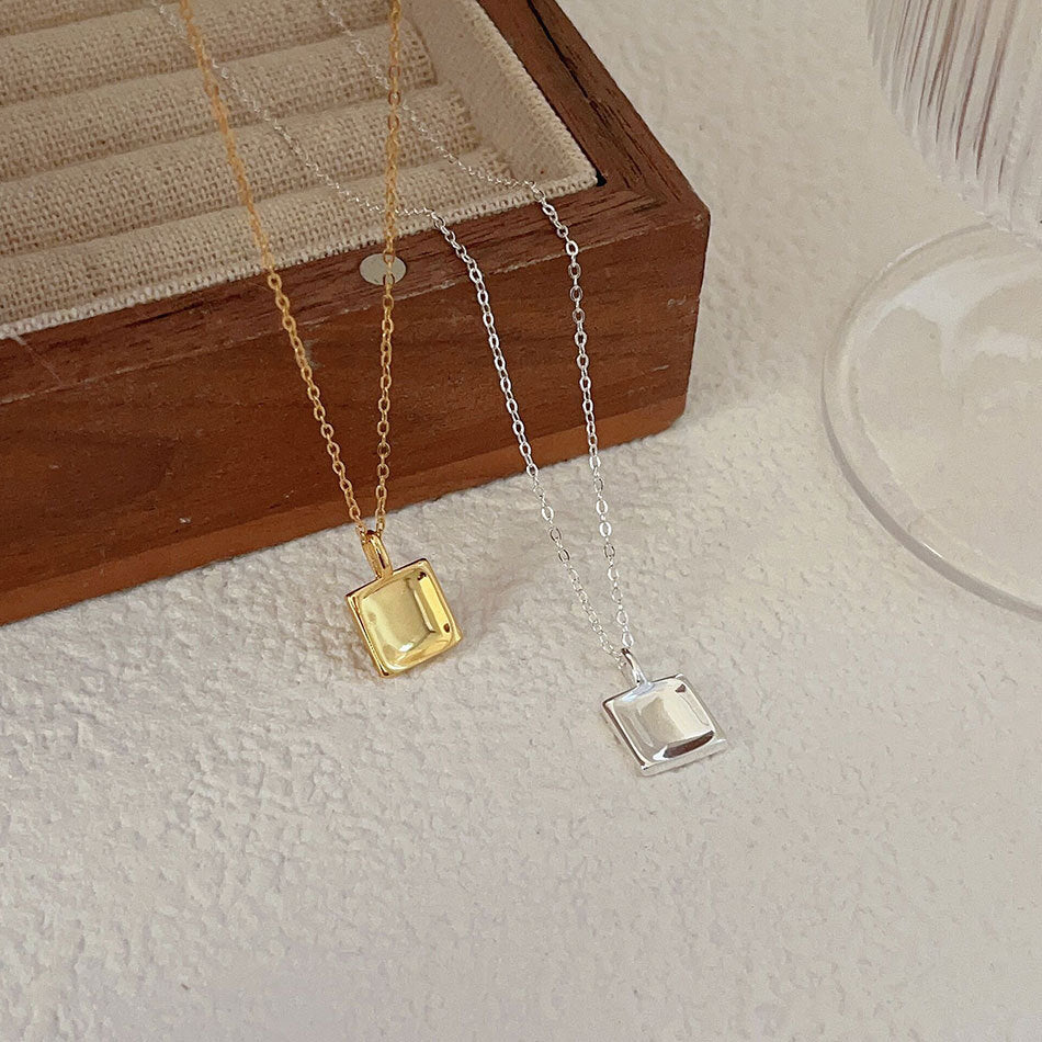 Collana con ciondolo a tulipano geometrico minimalista in argento sterling 925 con finitura placcata su catena a serpente