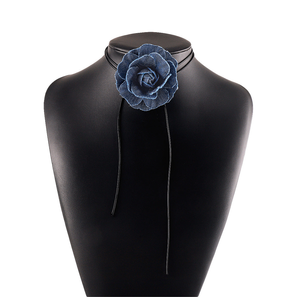 Collana girocollo con ciondolo a rosa blu in denim, stile chic francese, dolce e audace, con design geometrico per donna