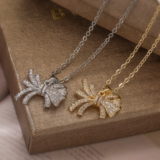 Collana Pendente a Fiocco Minimalista in Rame per Donna con Accenti di Zircone, Delicata Catena alla Clavicole