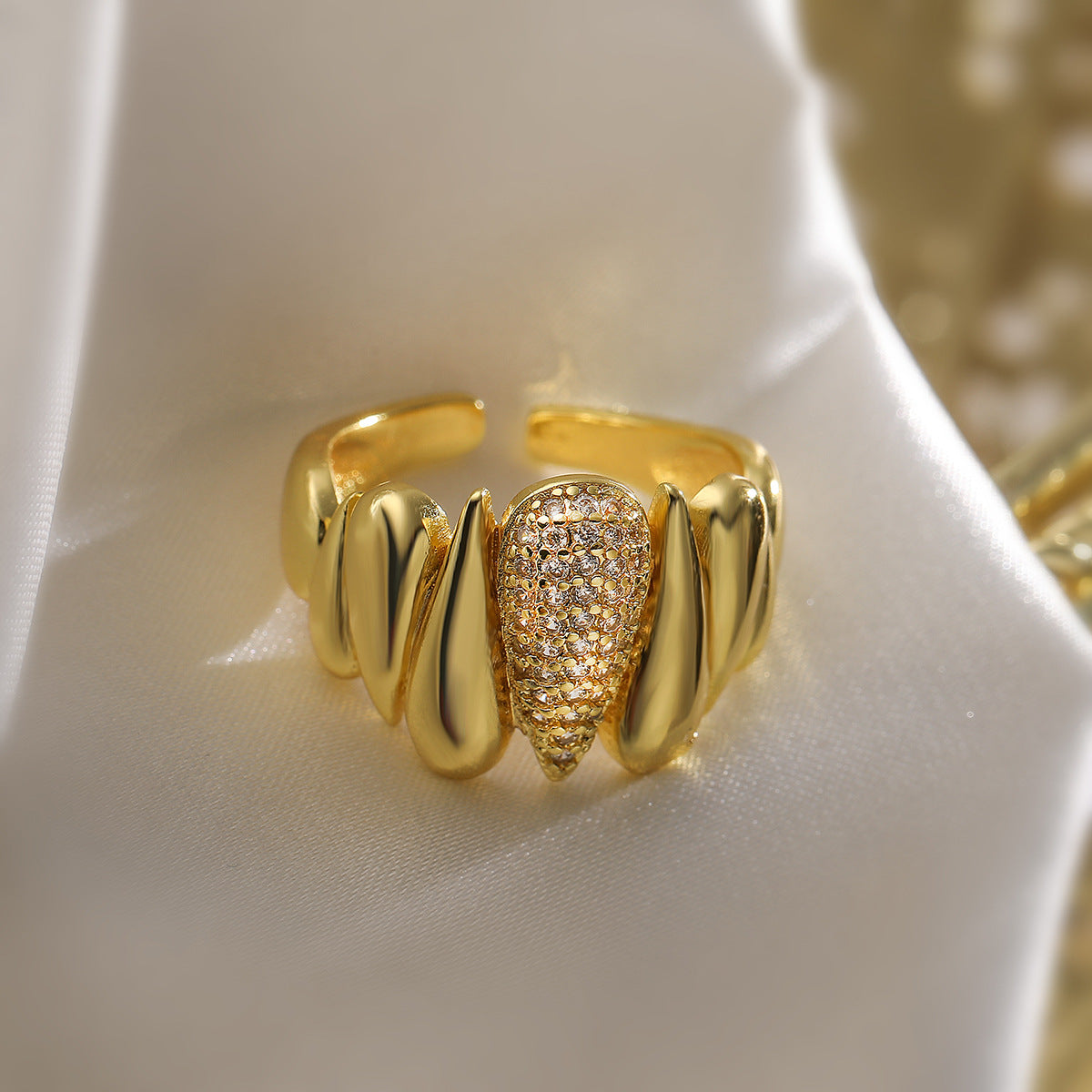 Minimalist Geometric Open Ring for Women Made of Copper with 18K Gold Plating and Zircon Inlay