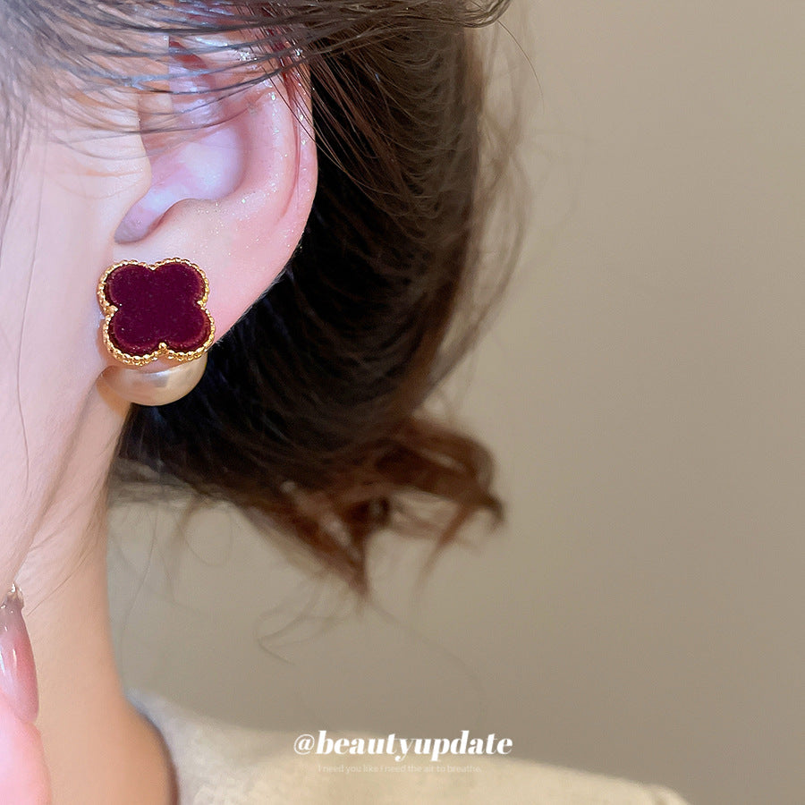 Orecchini a perno floreali con perle in acciaio placcato, stile vintage e minimalista da donna