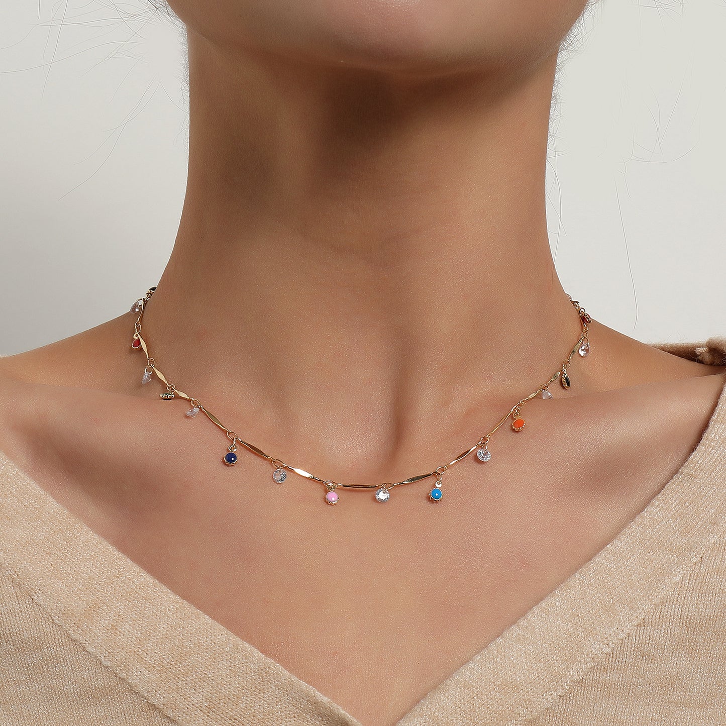Elegant Short Rhinestone Flower Pendant Necklace for Women Alloy Plated Straight Tube Handmade Chain