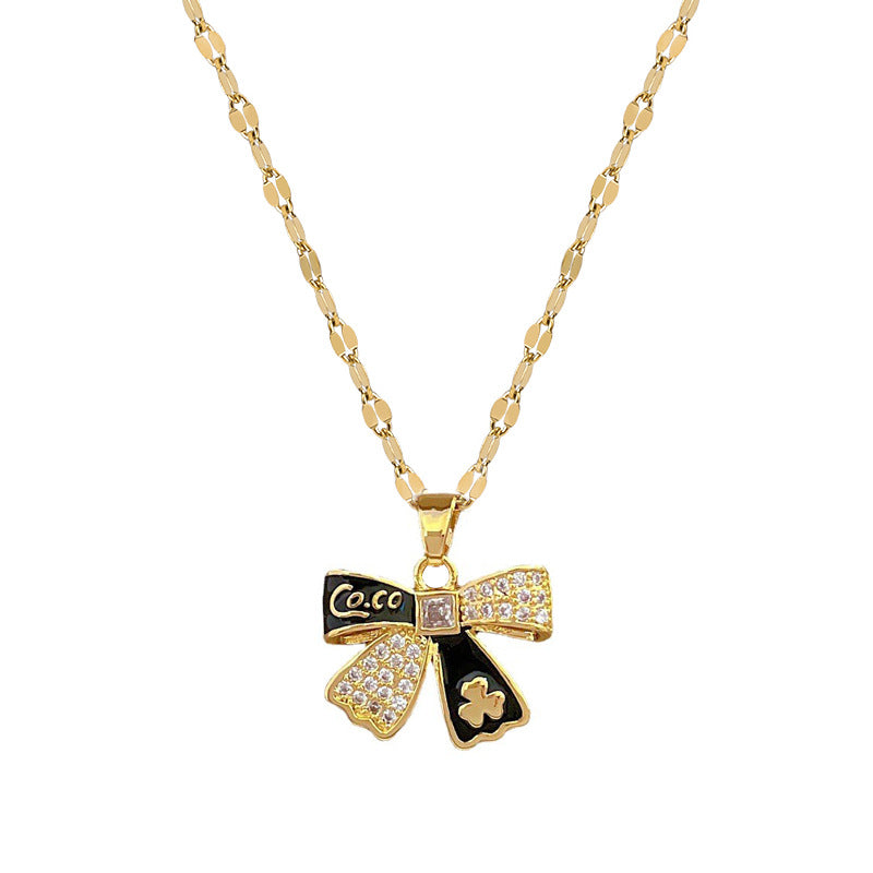 Collana con ciondolo a fiocco in stile cartone animato, motivo floreale, in acciaio al titanio con intarsio di strass, per donna