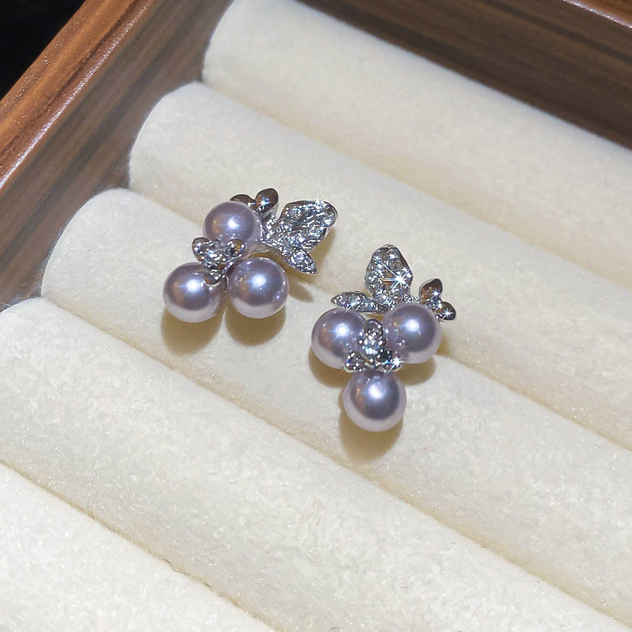 Orecchini a perno eleganti in stile francese con motivo floreale e perle, intarsio di strass per donne, lusso minimalista per l'uso quotidiano