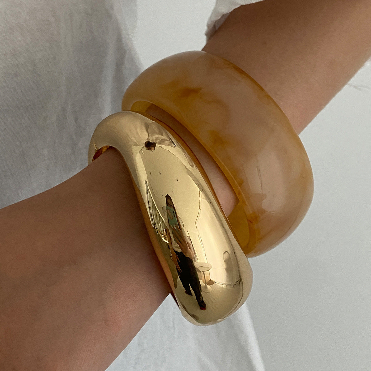 Pulsera de puño de metal redondo irregular geométrico minimalista con acabado chapado para mujer