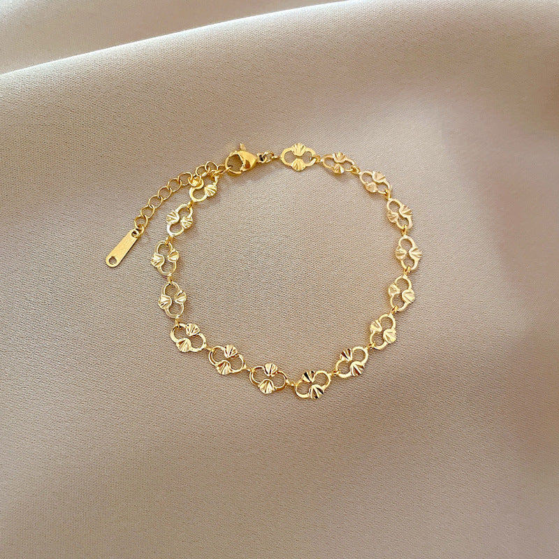 Vintage Korean Laser Water Wave Oval Pig Nose O-Chain Bracelet for Women and Men Titanium Steel Plated Gold