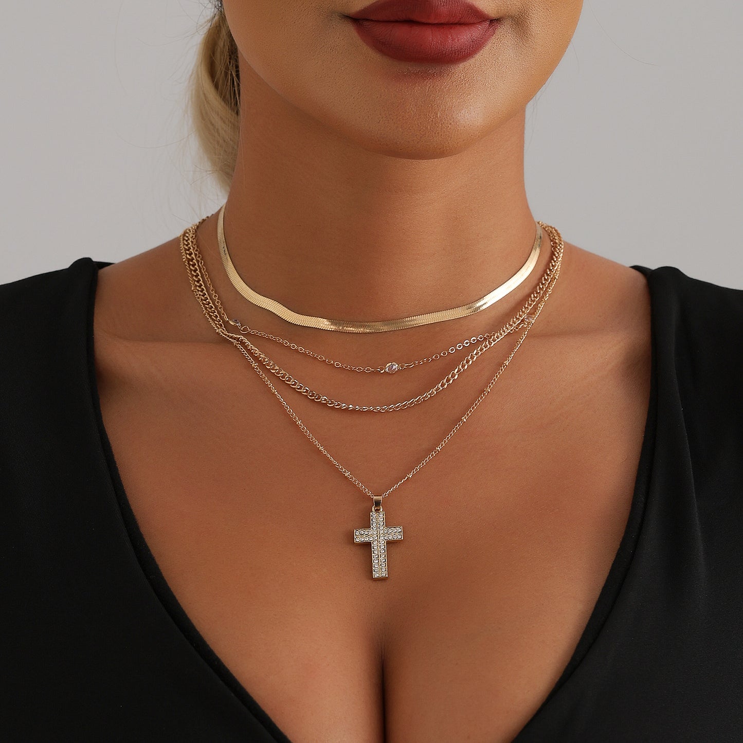 Vintage-Inspired Cross Pendant Necklace with Rhinestone Accents on Snake Chain for Women