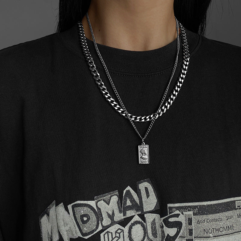 Collar con colgante geométrico minimalista de acero de titanio con acabado pulido para hombres y mujeres, cadena de eslabones cubanos en capas