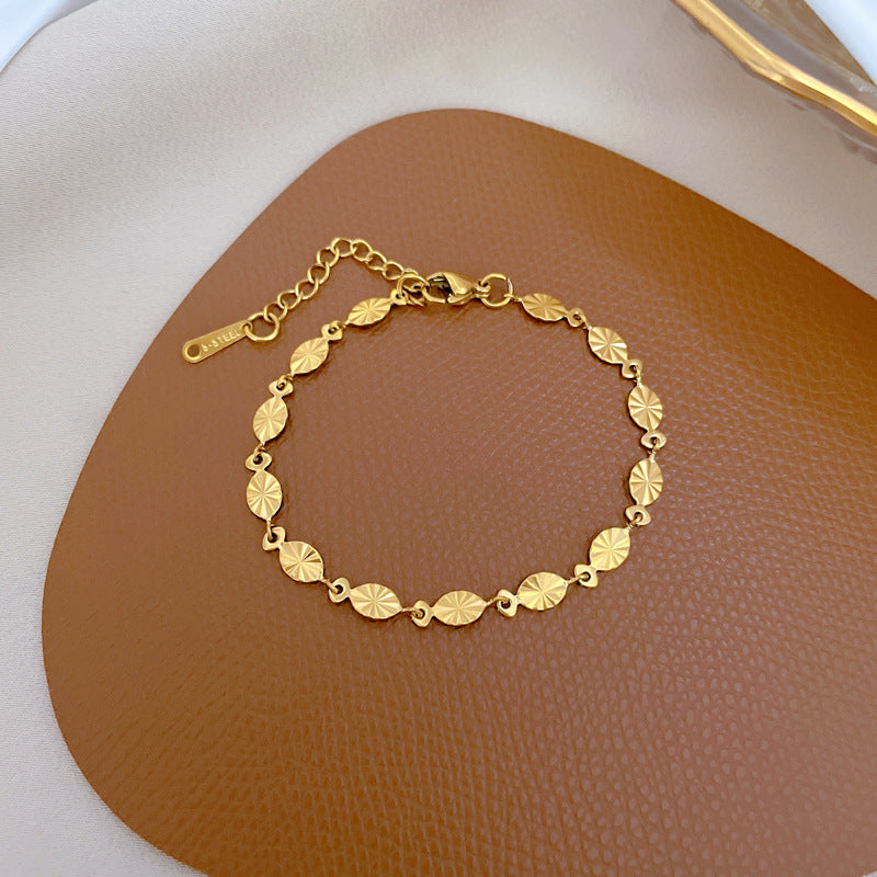 Oval Shiny Titanium Steel Chain Bracelet for Women Vintage Korean-Inspired Friendship Gift with Gold Plating and Water Wave Pattern
