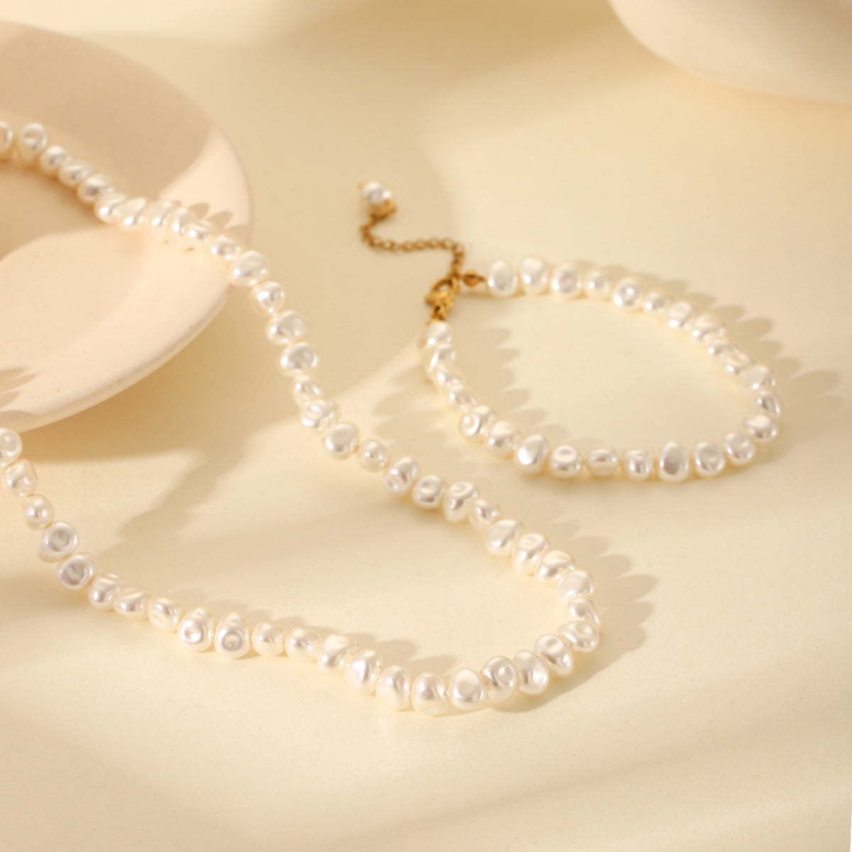 Collana da donna vintage in stile Palazzo francese con perle d'acqua dolce irregolari, in acciaio inossidabile placcato con catena di perle