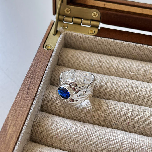 Anillo minimalista de plata de ley 925 chapado geométrico con gema azul y textura irregular