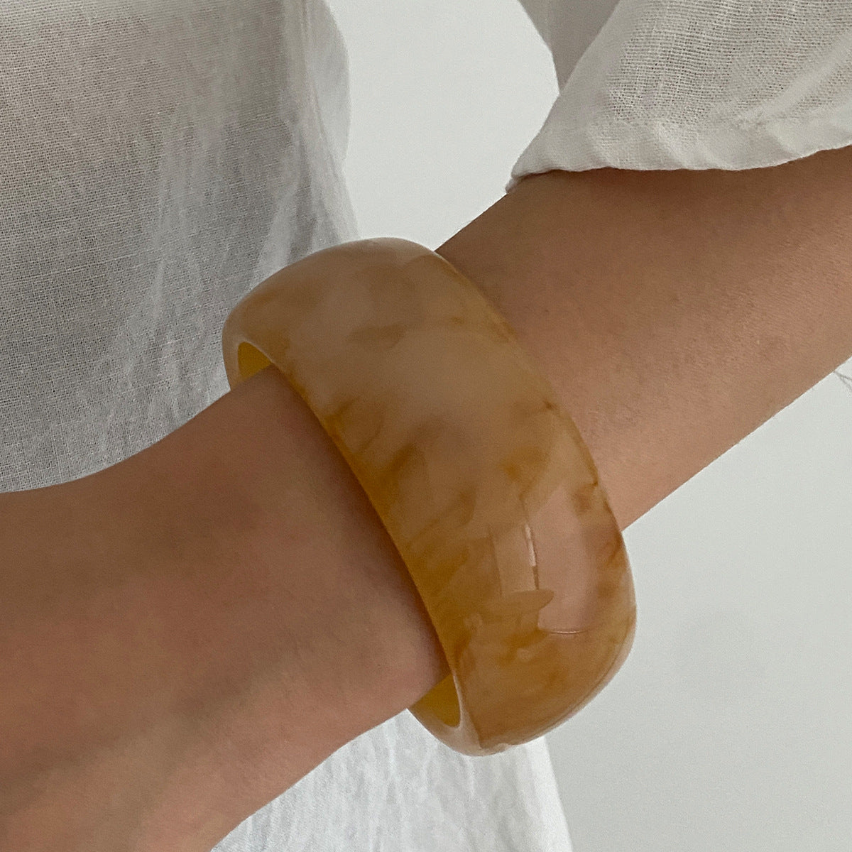 Pulsera de puño de metal redondo irregular geométrico minimalista con acabado chapado para mujer