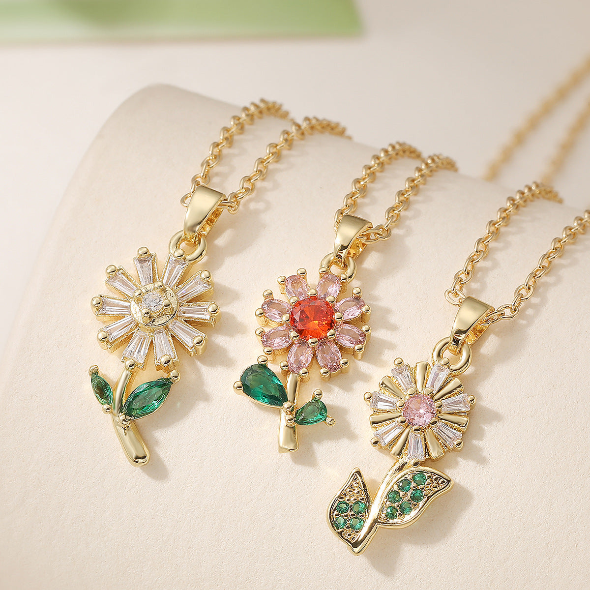 Minimalist 18K Gold Plated Brass Floral Geometric Cubic Zirconia Pendant Necklace