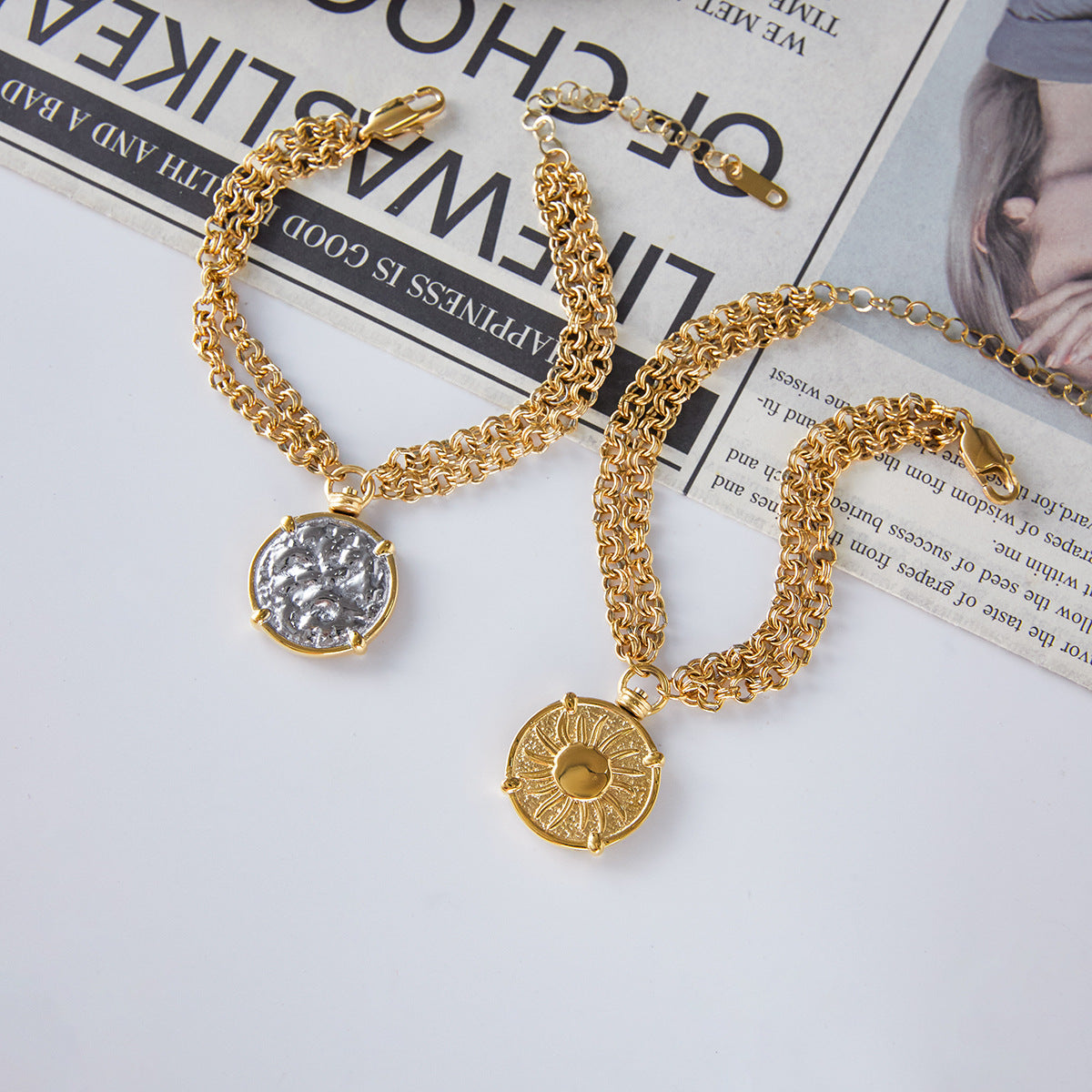 Conjunto de collar y pulsera vintage minimalista de acero de titanio con ancla y temática náutica con acabado chapado para mujer