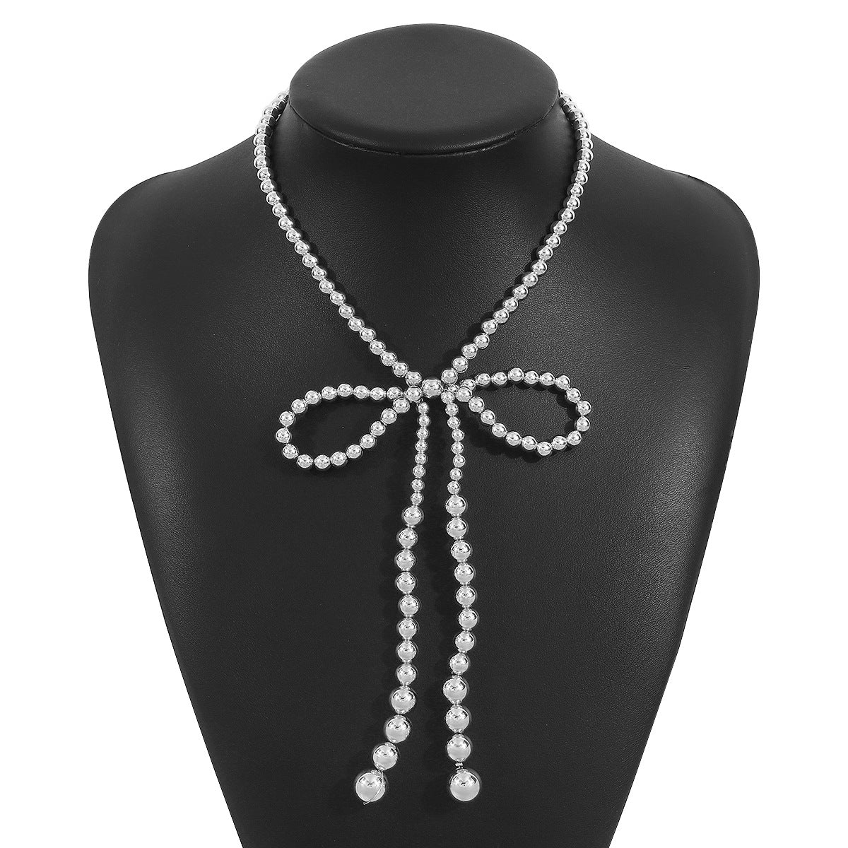 Elegante collana a strati con fiocco e finte perle su catena di perle da donna
