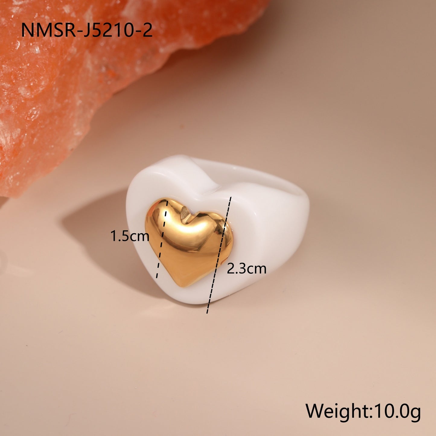 Anillo de acero de titanio con incrustaciones de resina en forma de corazón minimalista y acabado chapado para mujer