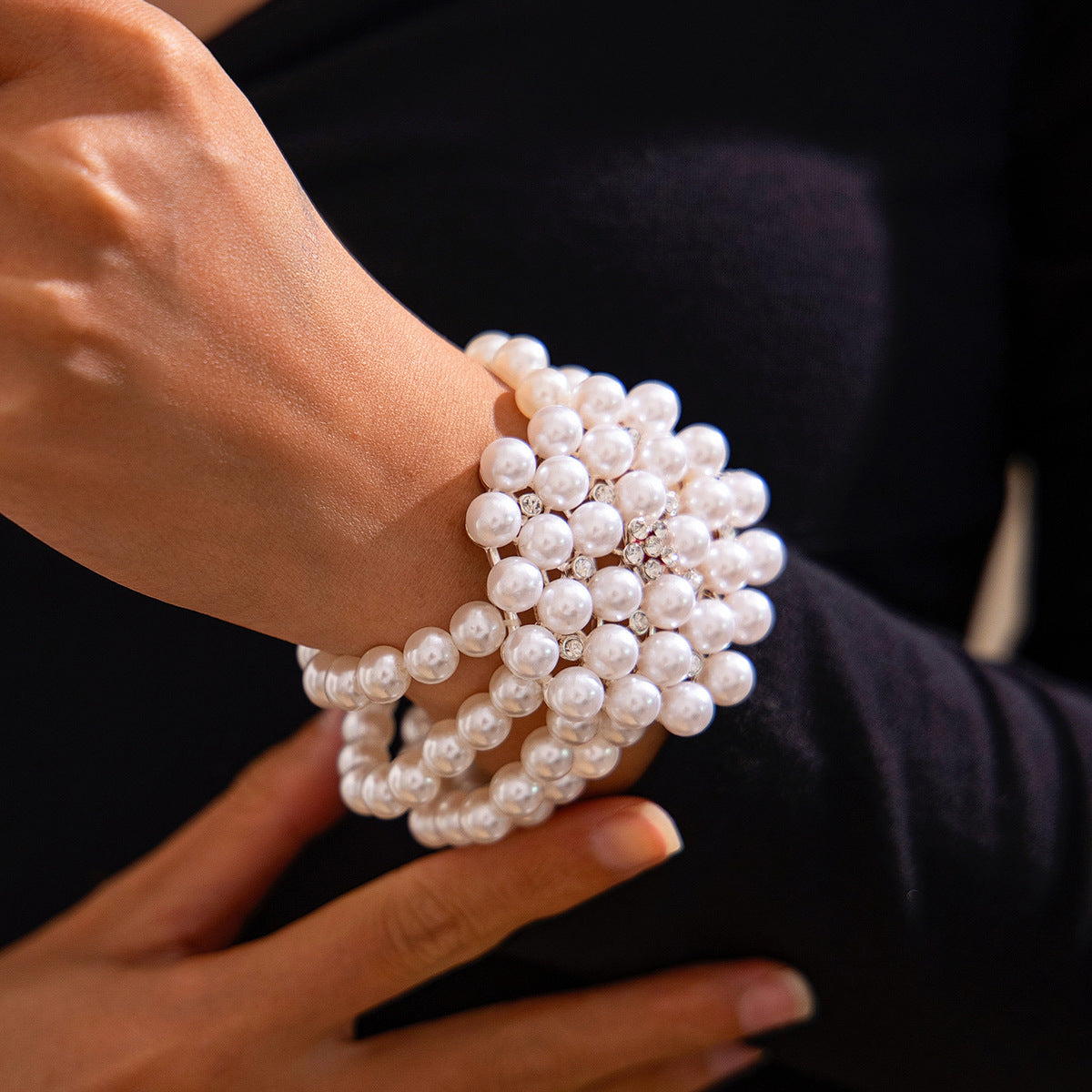 Vintage French Style Floral Pearl-Embellished Choker Necklace with Geometric and U-Shaped Design for Women