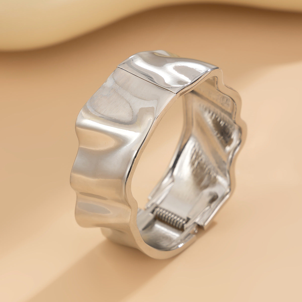 Fashionable Irregular Pleated Wide Zinc Alloy Plated Bracelet Set