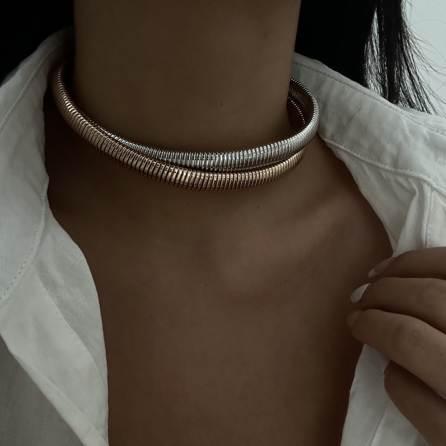 Collana girocollo da donna con catena a serpente geometrica minimalista