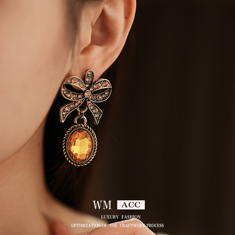 Vintage Bow-Shaped Alloy Stud Earrings with Rhinestone Inlay for Women, Geometric and Elegant Court-Inspired Design