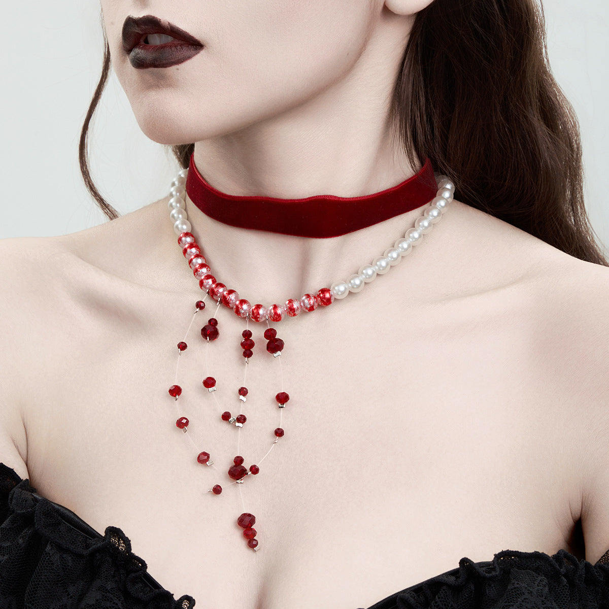 Collar gargantilla de estilo gótico con colgante geométrico, detalles de pedrería y borlas para mujer