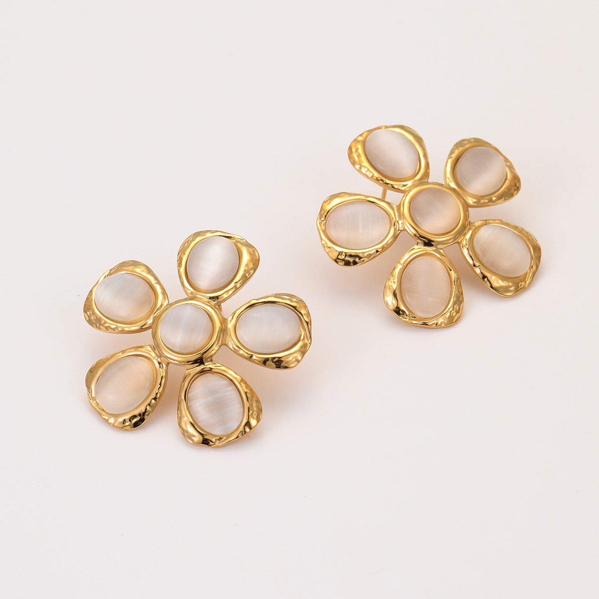 Vintage 18K Gold Plated Stainless Steel Hammered Cat Eye Flower Earrings for Women