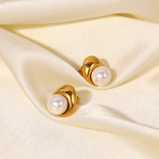 Elegantes pendientes de estilo palacio francés con forma de gota de agua para mujer, hechos de acero inoxidable con chapado en oro de 18 quilates y acentos de perlas de alto brillo.