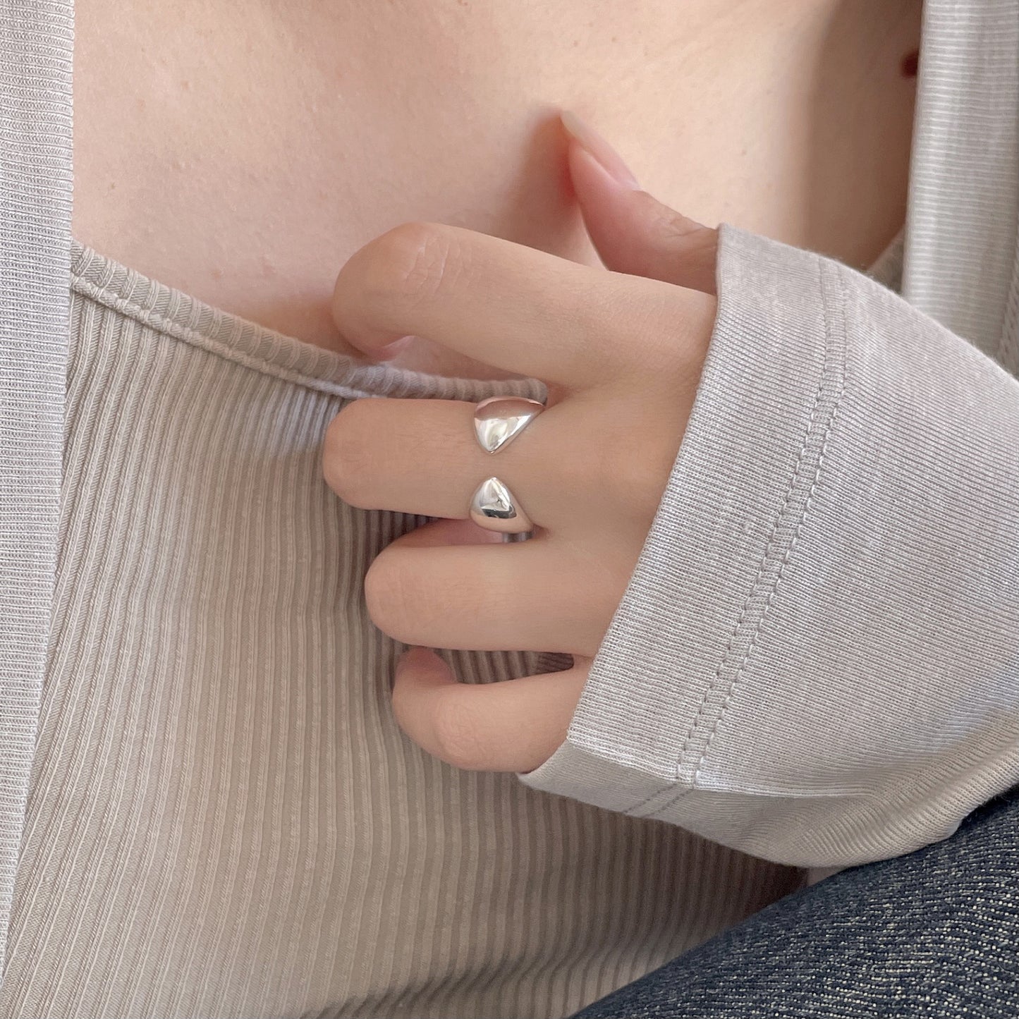 Minimalist Heart-Shaped 925 Sterling Silver Ring with Beveled Square Accents for Women