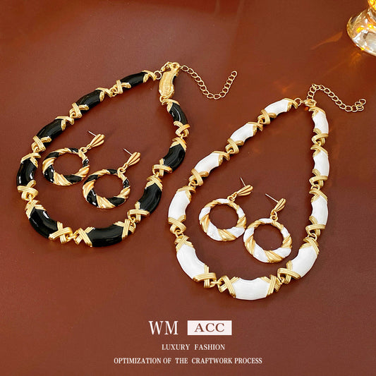 Set collana e orecchini geometrici da donna in stile vintage in lega con finitura smaltata
