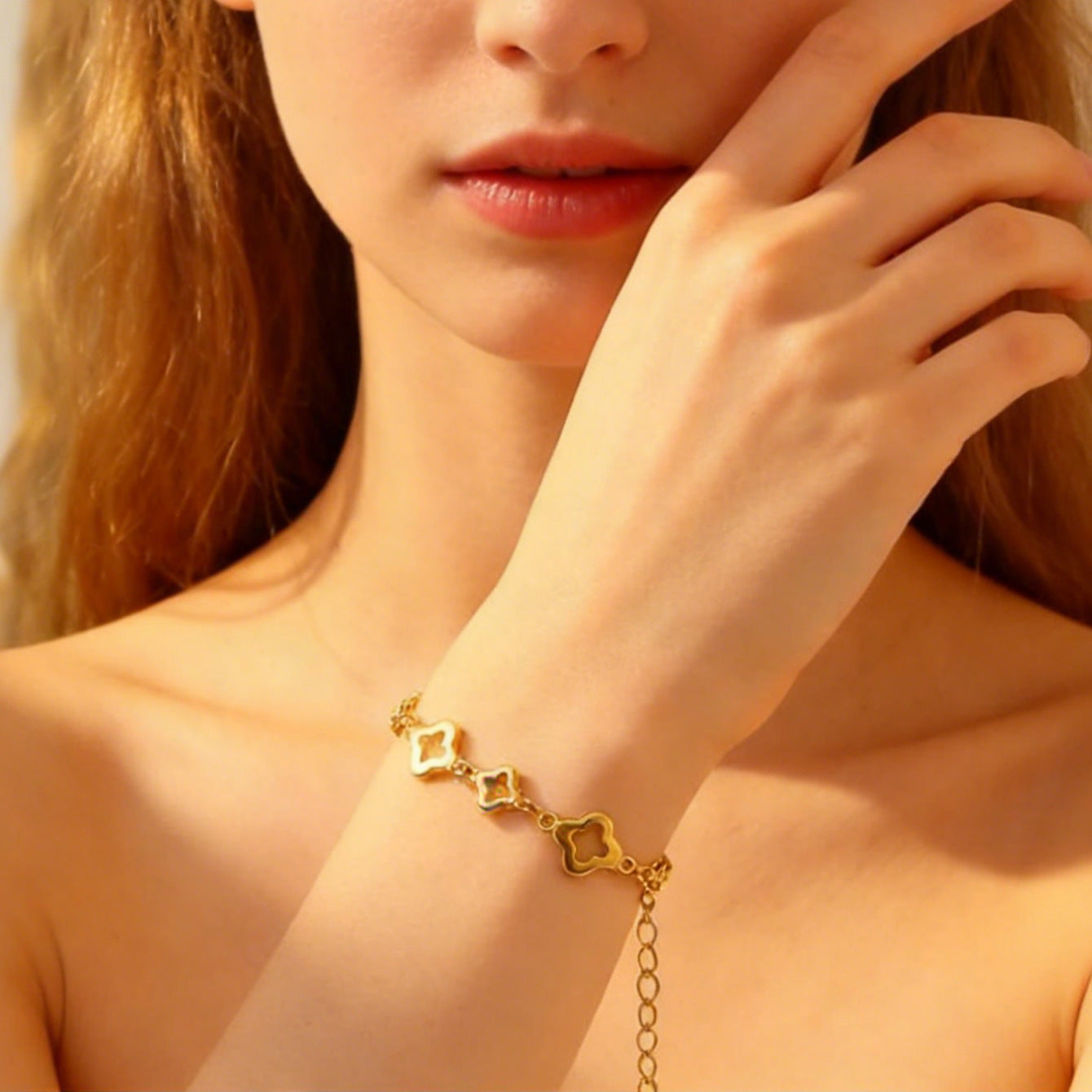 Bracciale vintage elegante in acciaio inossidabile placcato a quattro foglie per donna