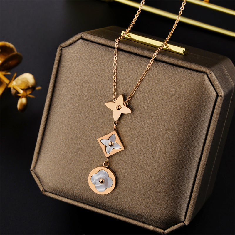 Collana corta da donna con catena a perline, placcata in oro rosa, in acciaio al titanio, con motivo floreale geometrico naturale