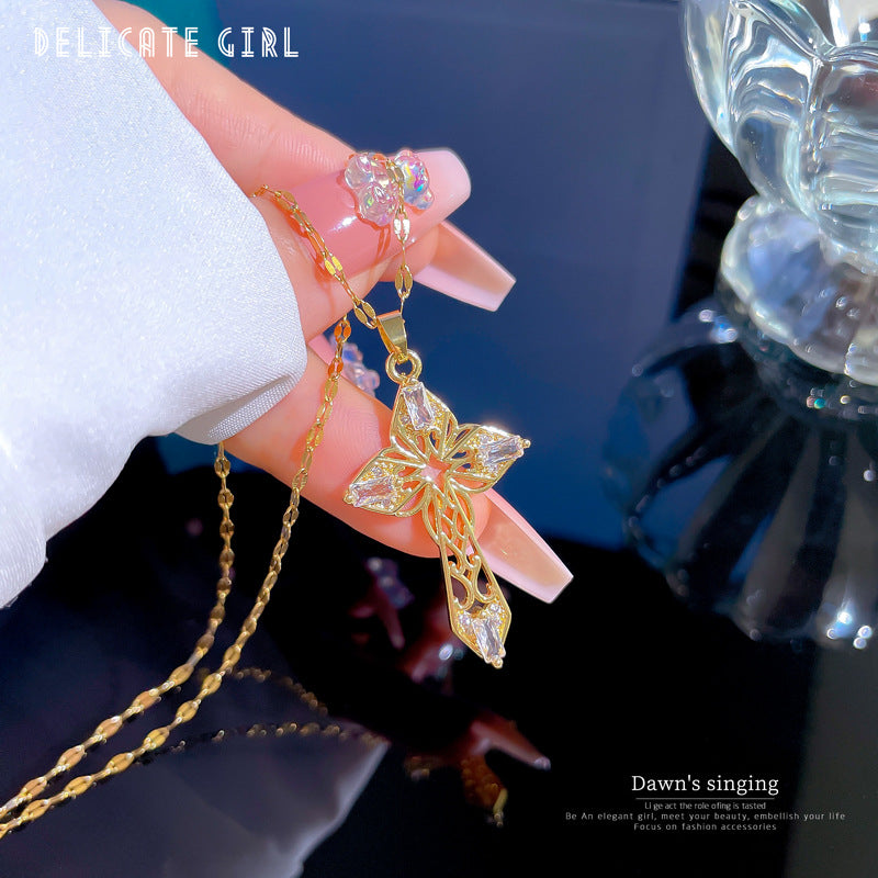 Collana con ciondolo esotico a croce vuota geometrica da donna in acciaio al titanio con accenti in oro micro-pavé e catena delicata per clavicola