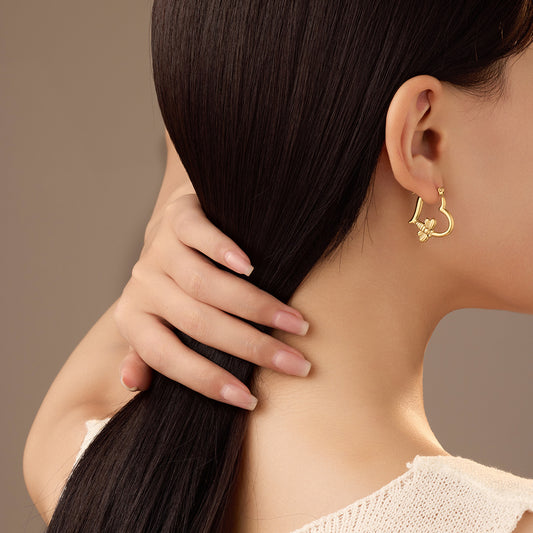 Pendientes de acero de titanio con forma de corazón y lazo, chapados en oro de 18 quilates, estilo minimalista y de moda para mujer