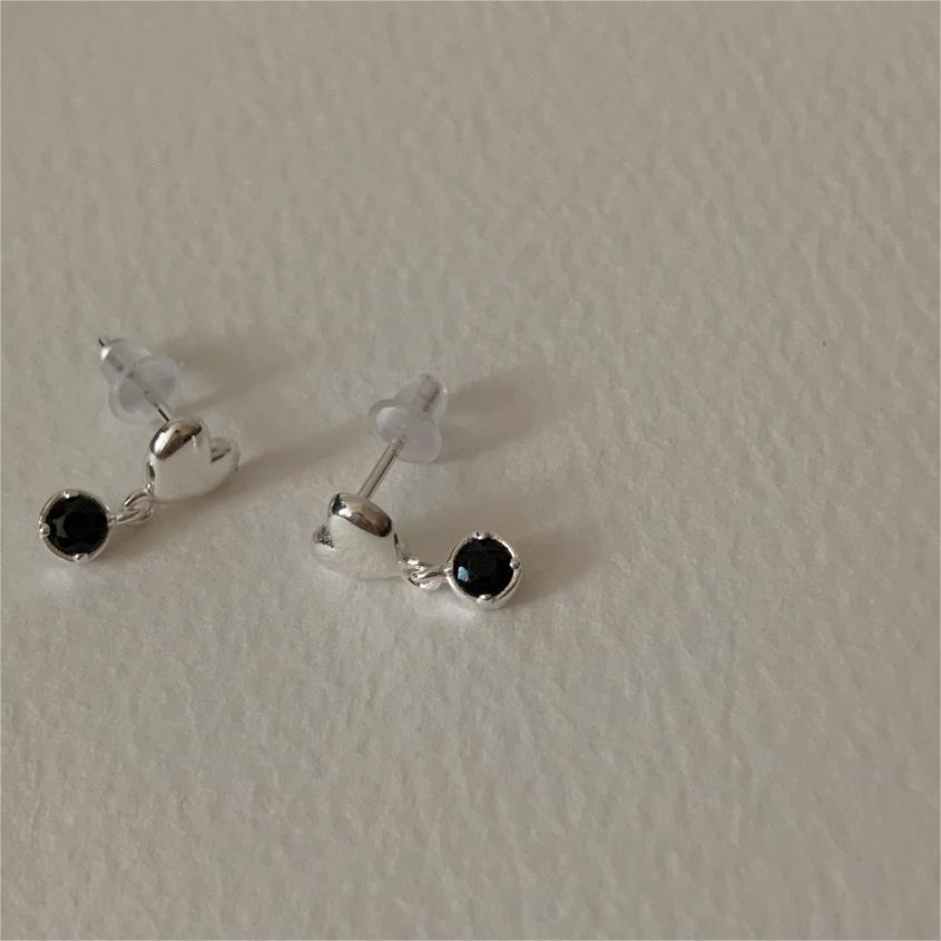 Minimalist Heart-Shaped 925 Sterling Silver Black Rhinestone Stud Earrings for Women with Plated Finish