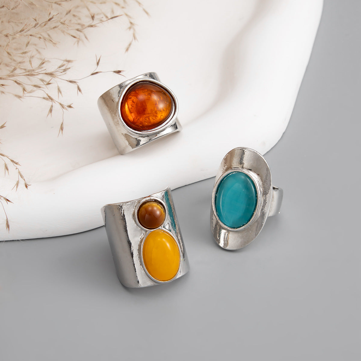 Vintage Geometric Oval Zinc Alloy Plated Ring with Resin Gemstone Inlay Adjustable Charm Bar