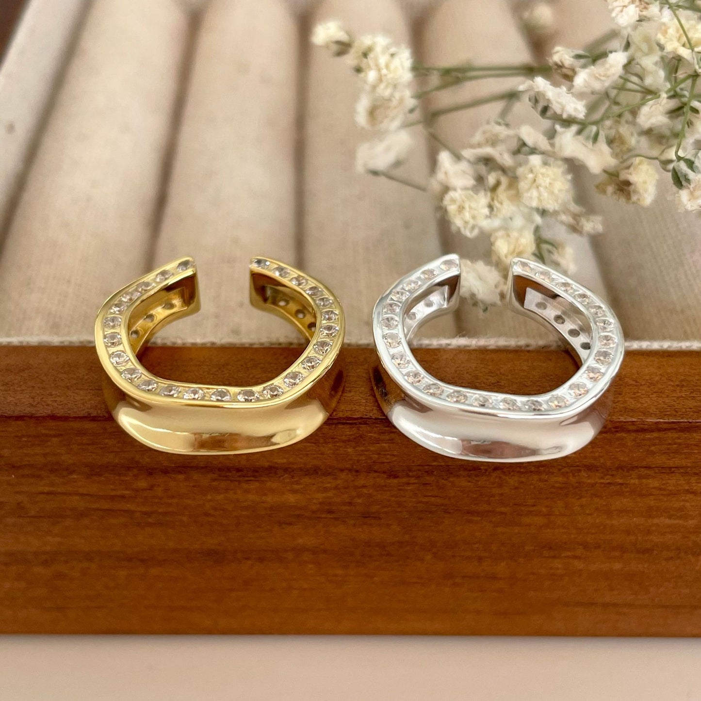 Anello da donna minimalista in argento sterling 925 con zirconi cubici pavé